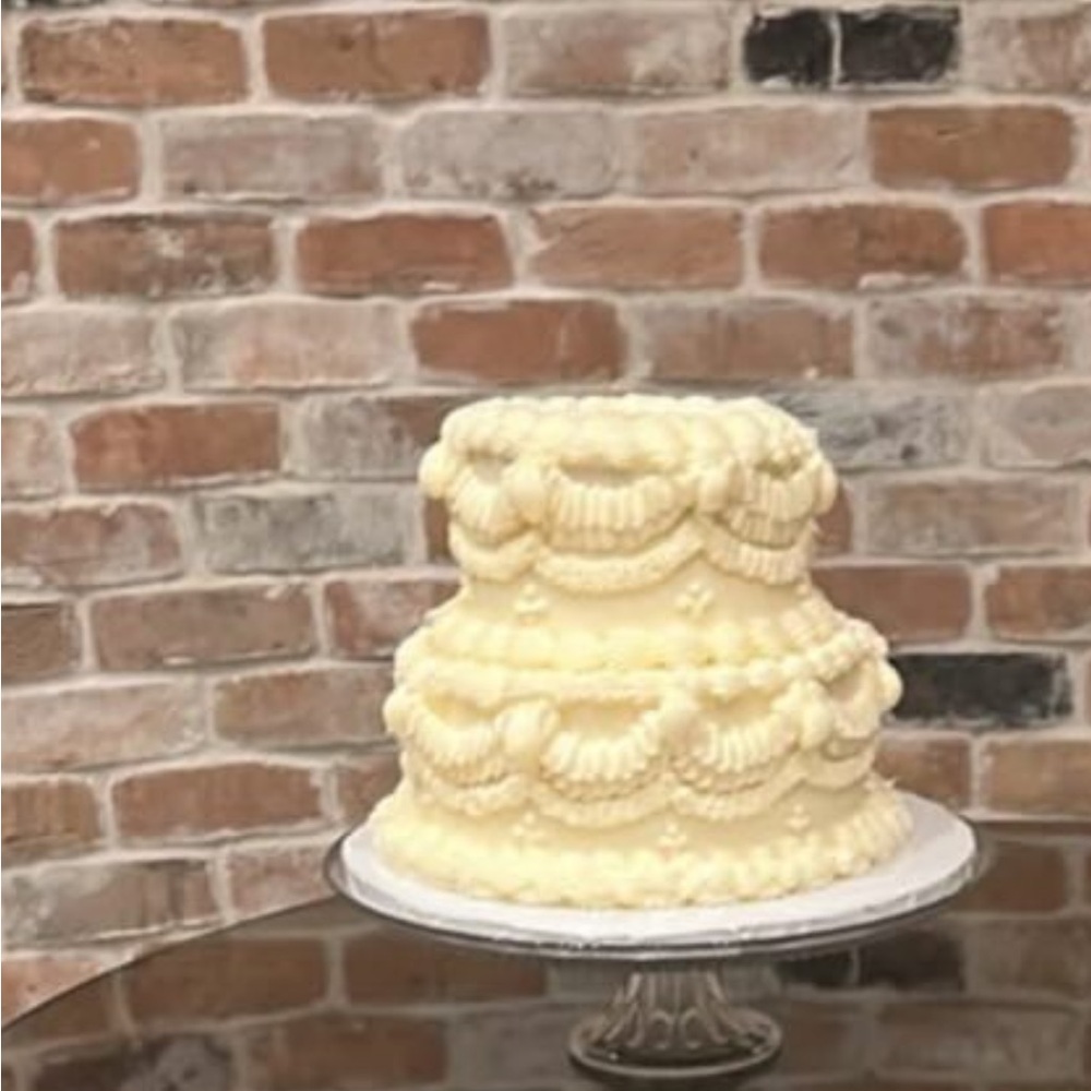 Elegant Clear Cake Stand
